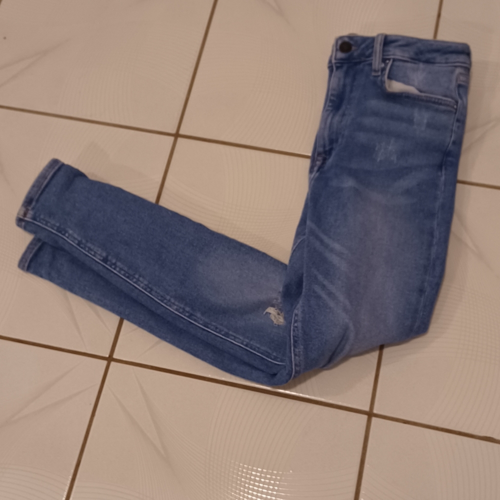 4/$60 Blue Skinny Distresses Jeans - Size 27